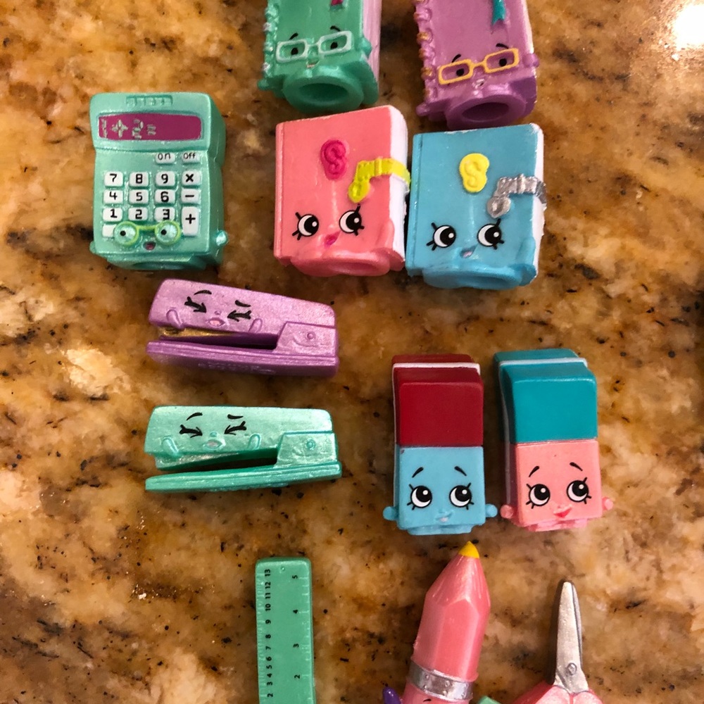 Shopkins Buy 2, get 2 Free! Seasons 1-3 - Picture 8 of 8